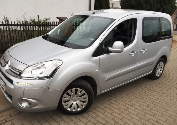 Citroen Berlingo cena 33900 przebieg: 145000, rok produkcji 2015 z Gościno małe 191